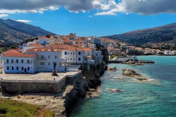 Vue d'un rocher de la mer d'Andros