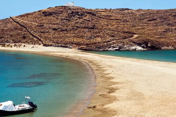 Aperçu de la plage et de la magnifique mer à Kythnos