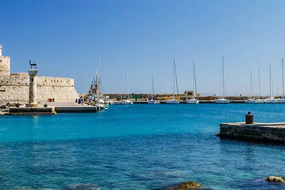 Vue sur le port de Rhodes