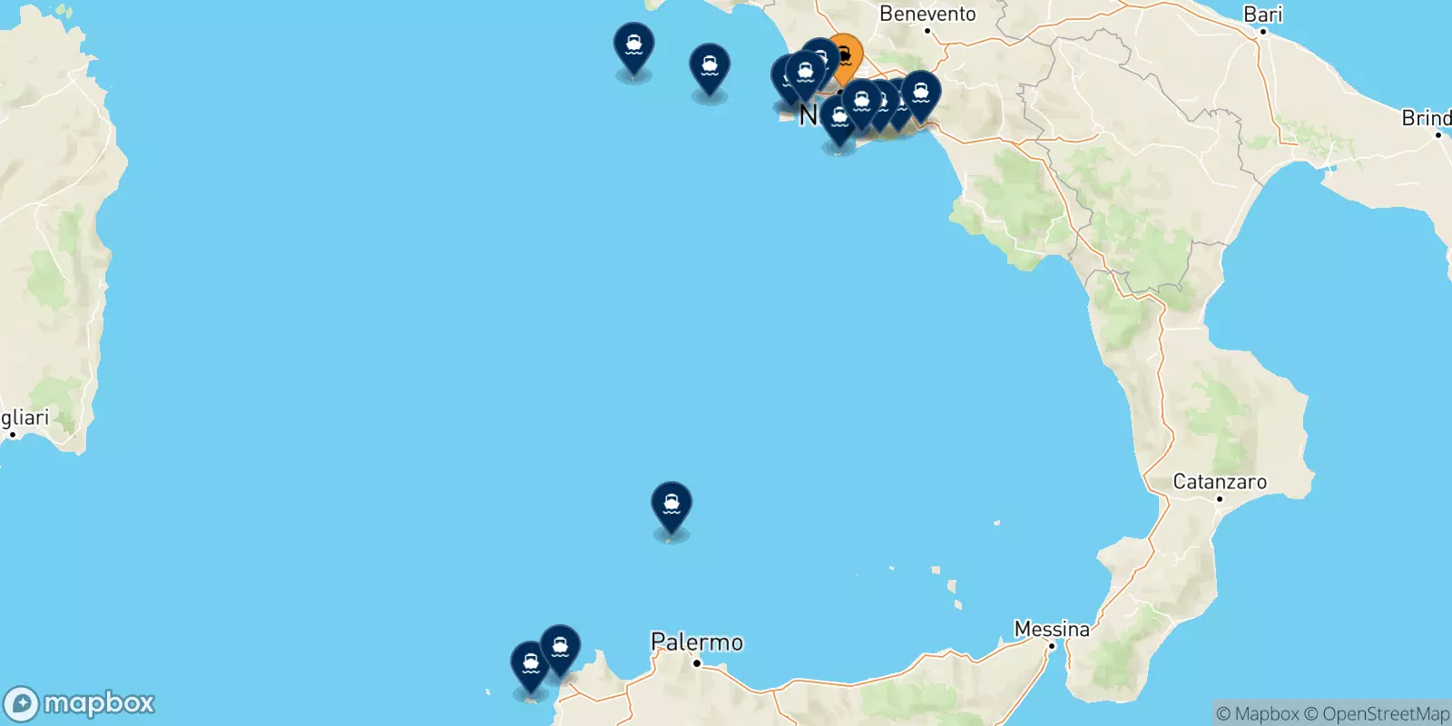 Ferry de Naples Beverello pour l'Italie